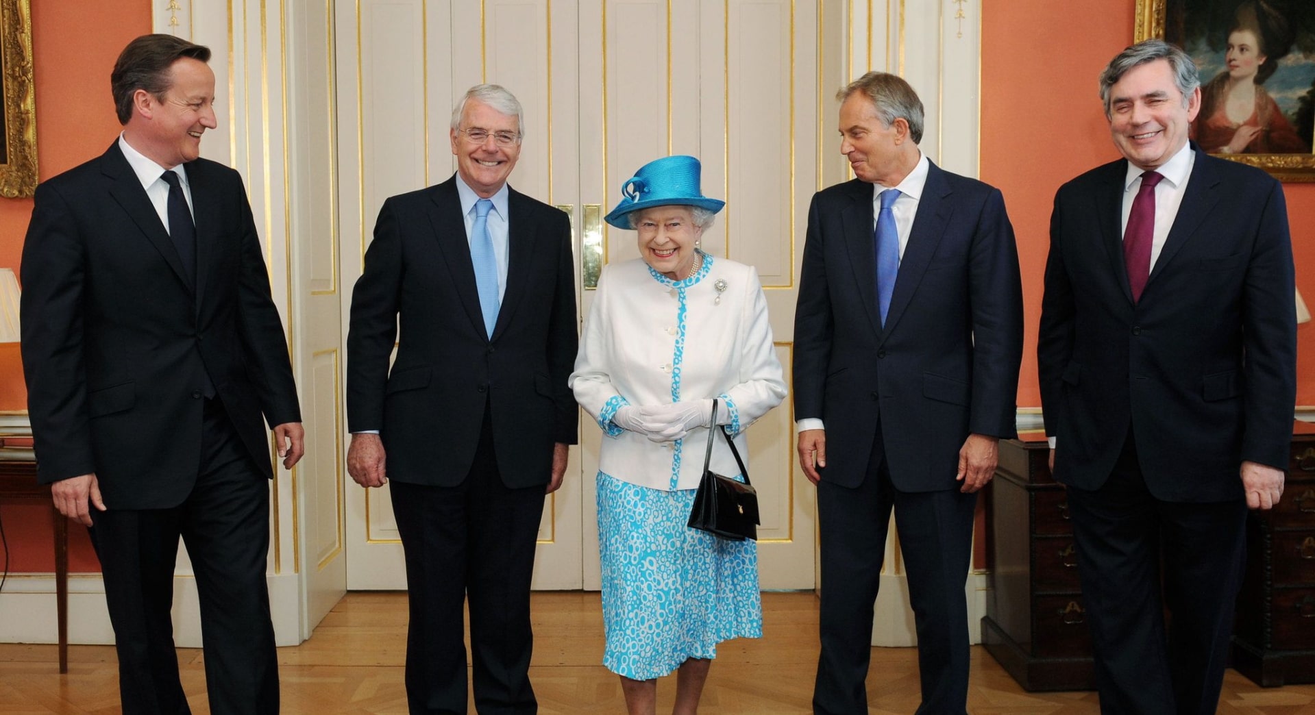 Кто главнее: королева или премьер-министр Великобритании?